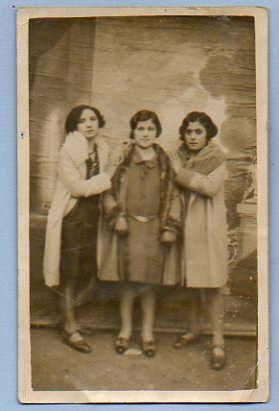 Antigua Fotografa: TRES CHICAS.